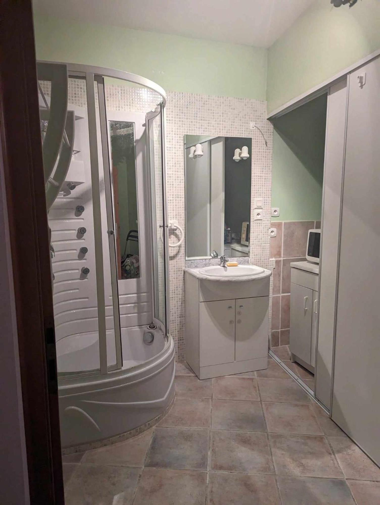 Chambre Climatisee Avec Espaces Privatifs Dont Salle De Bain Et Wc La Liviniere Exterior photo